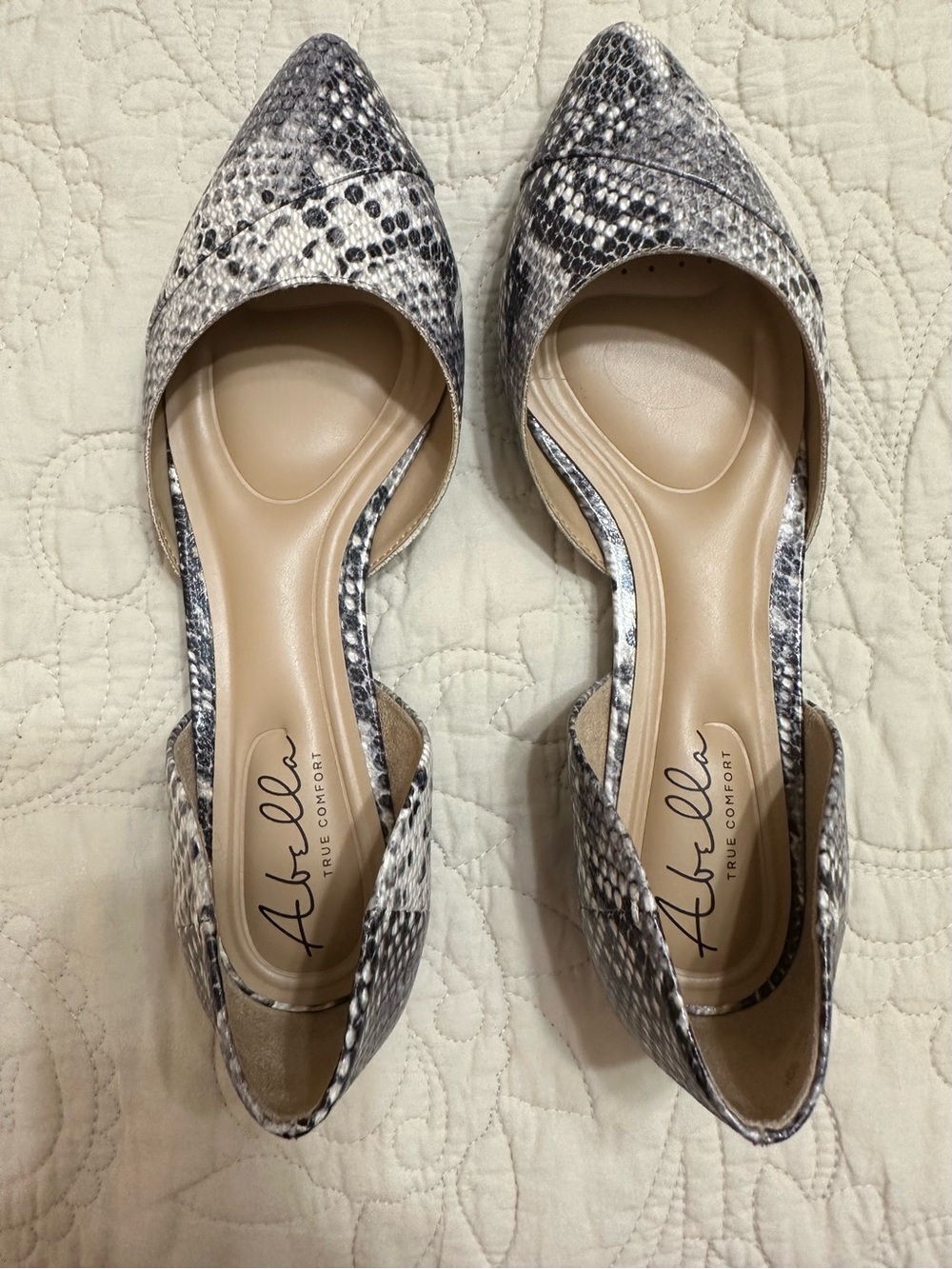 Snake Print Pointed Toe Flats in Gray 8M. Very comfortable.